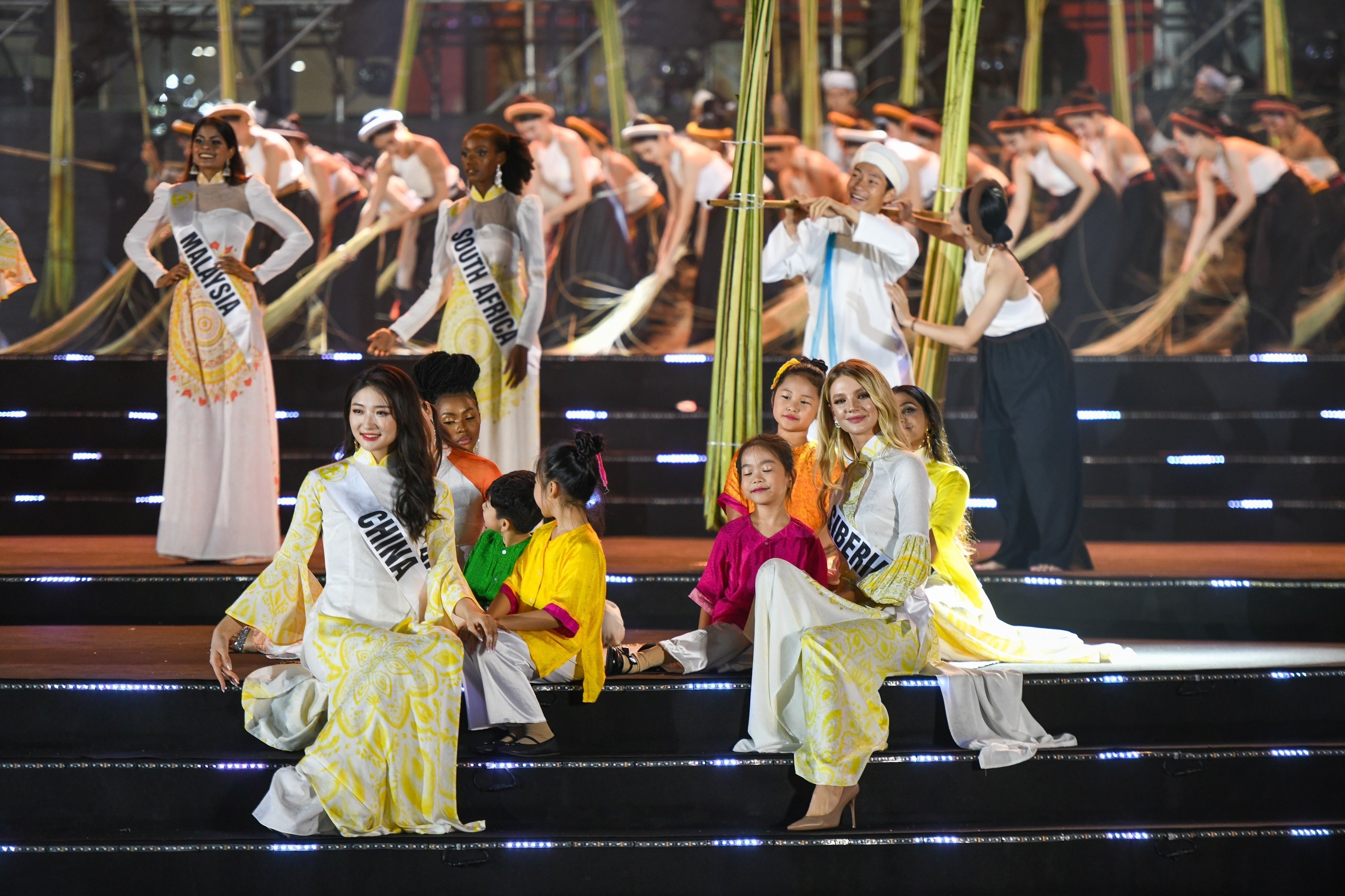 Hoa hau Du lich anh 12