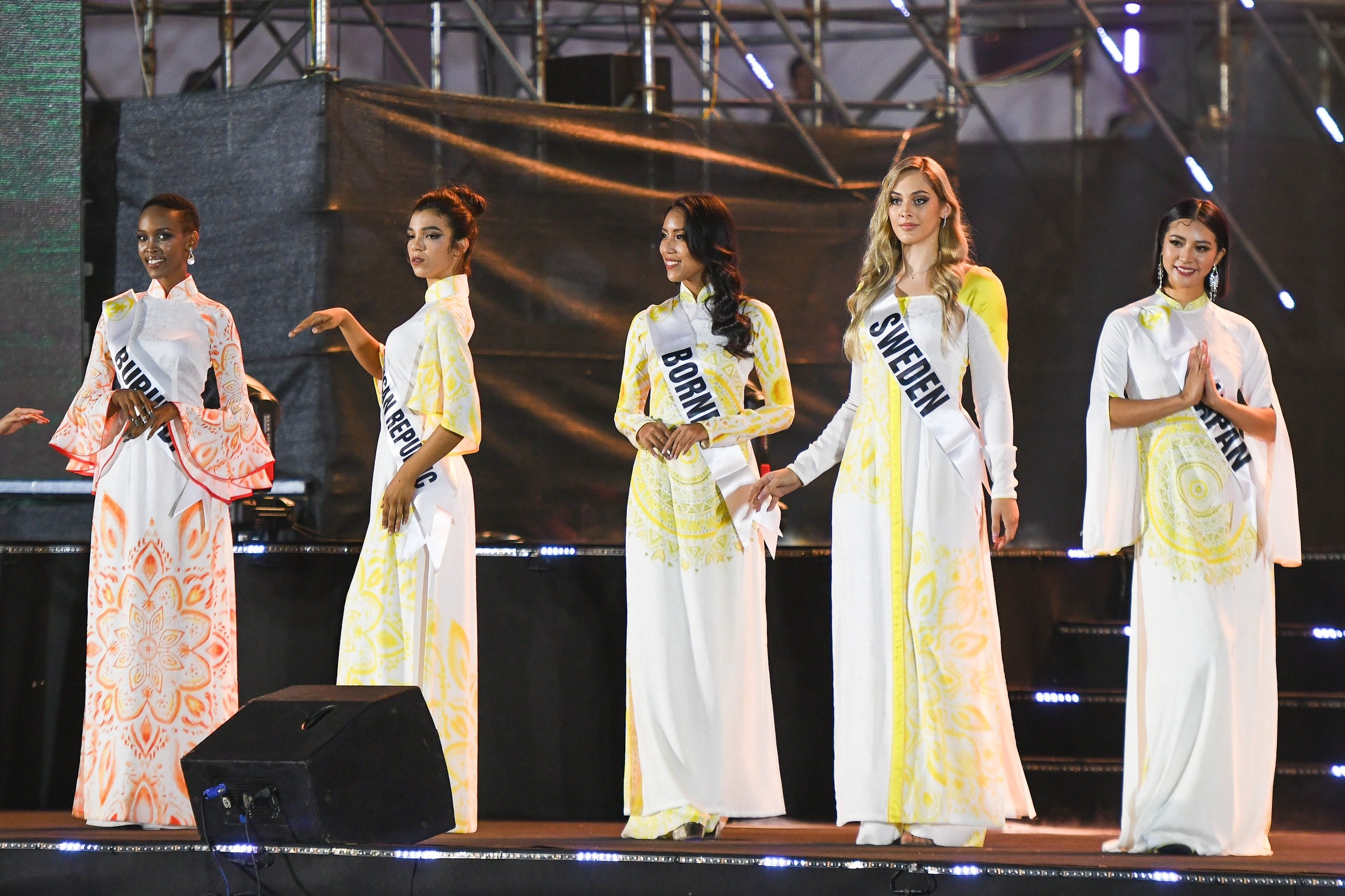 Hoa hau Du lich anh 10