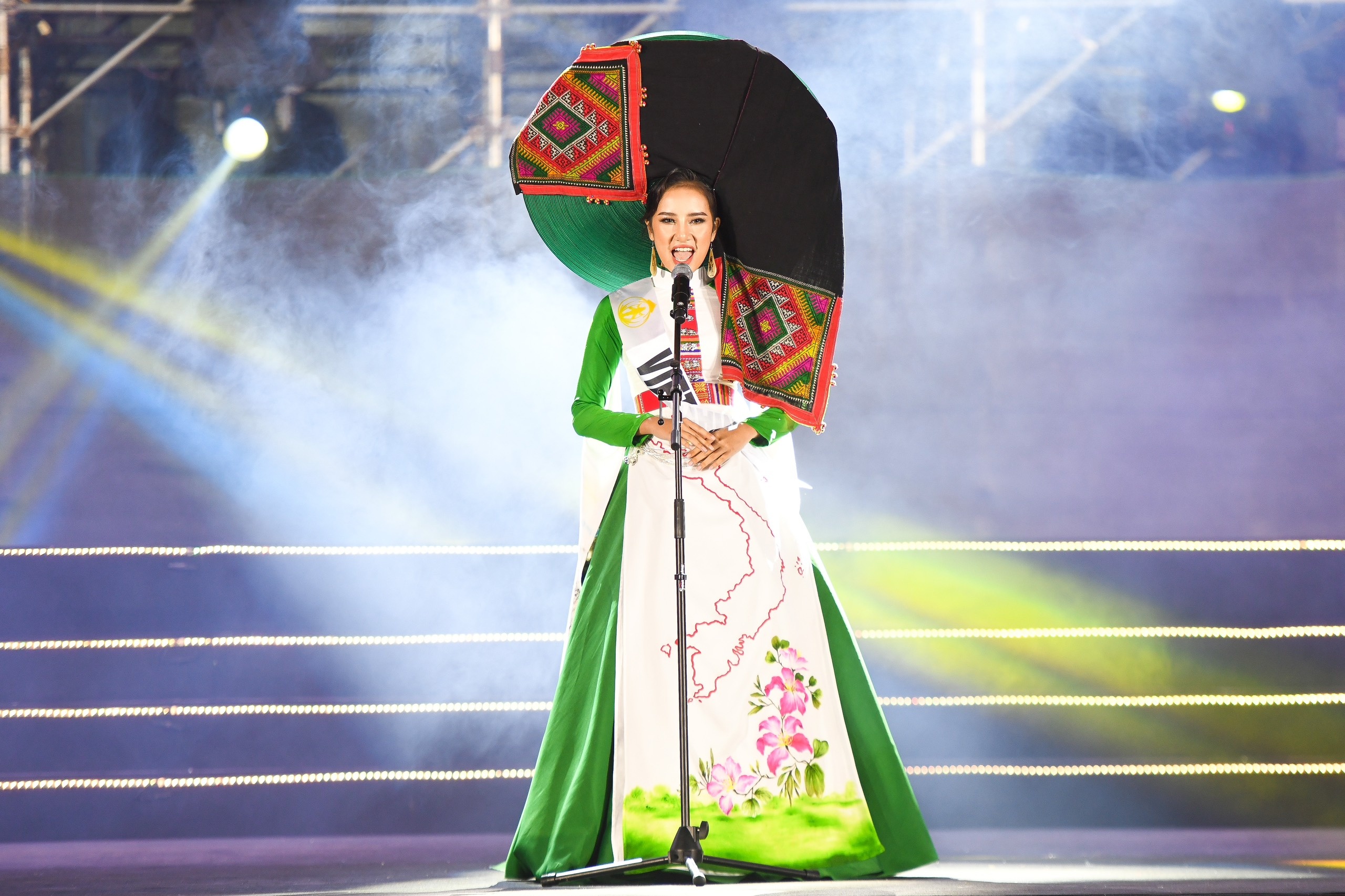 Hoa hau Du lich anh 7