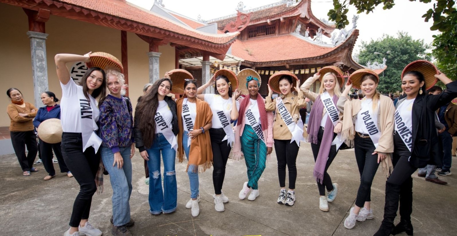 Hoa hau Du lich anh 6