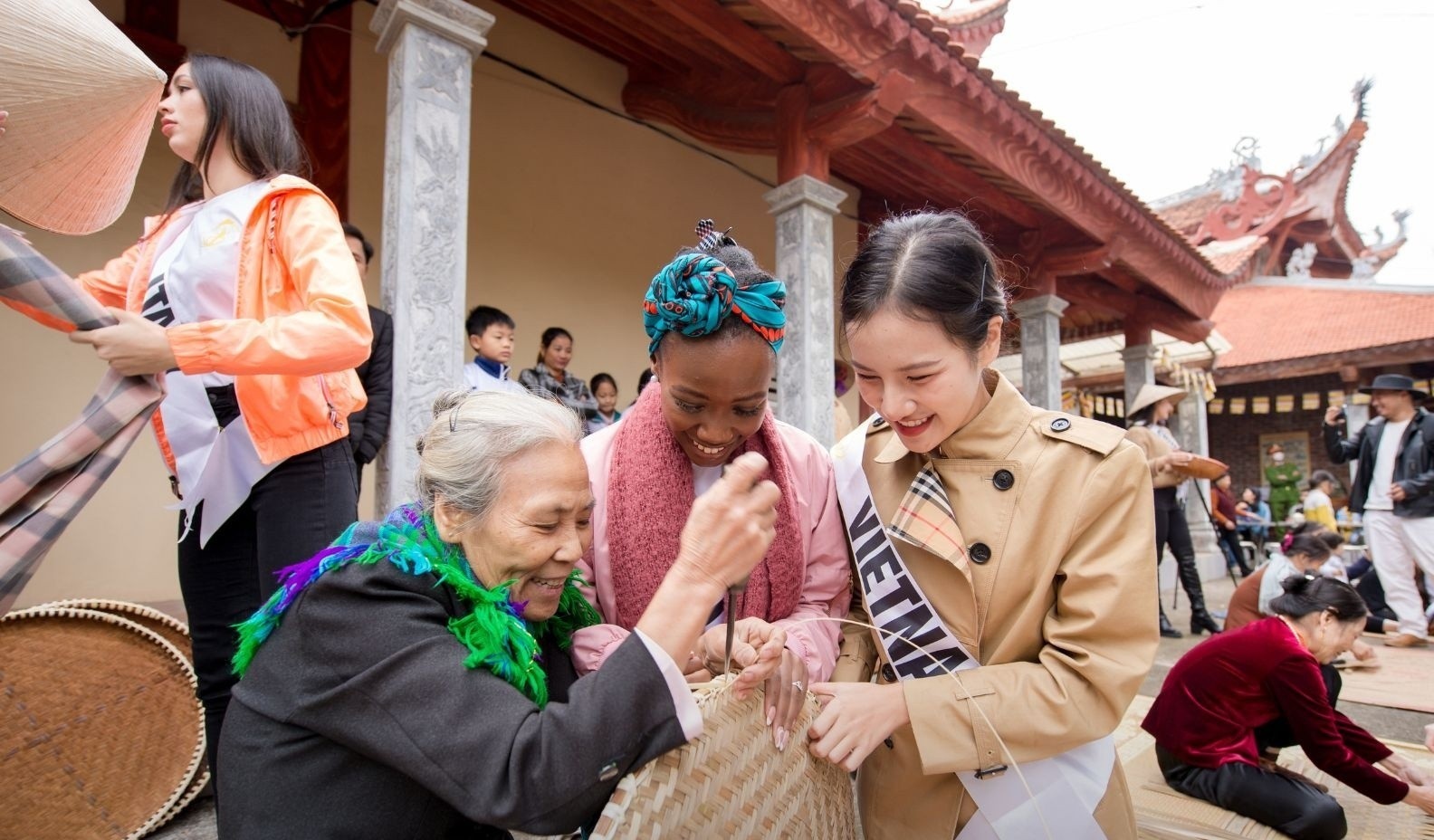 Hoa hau Du lich anh 3