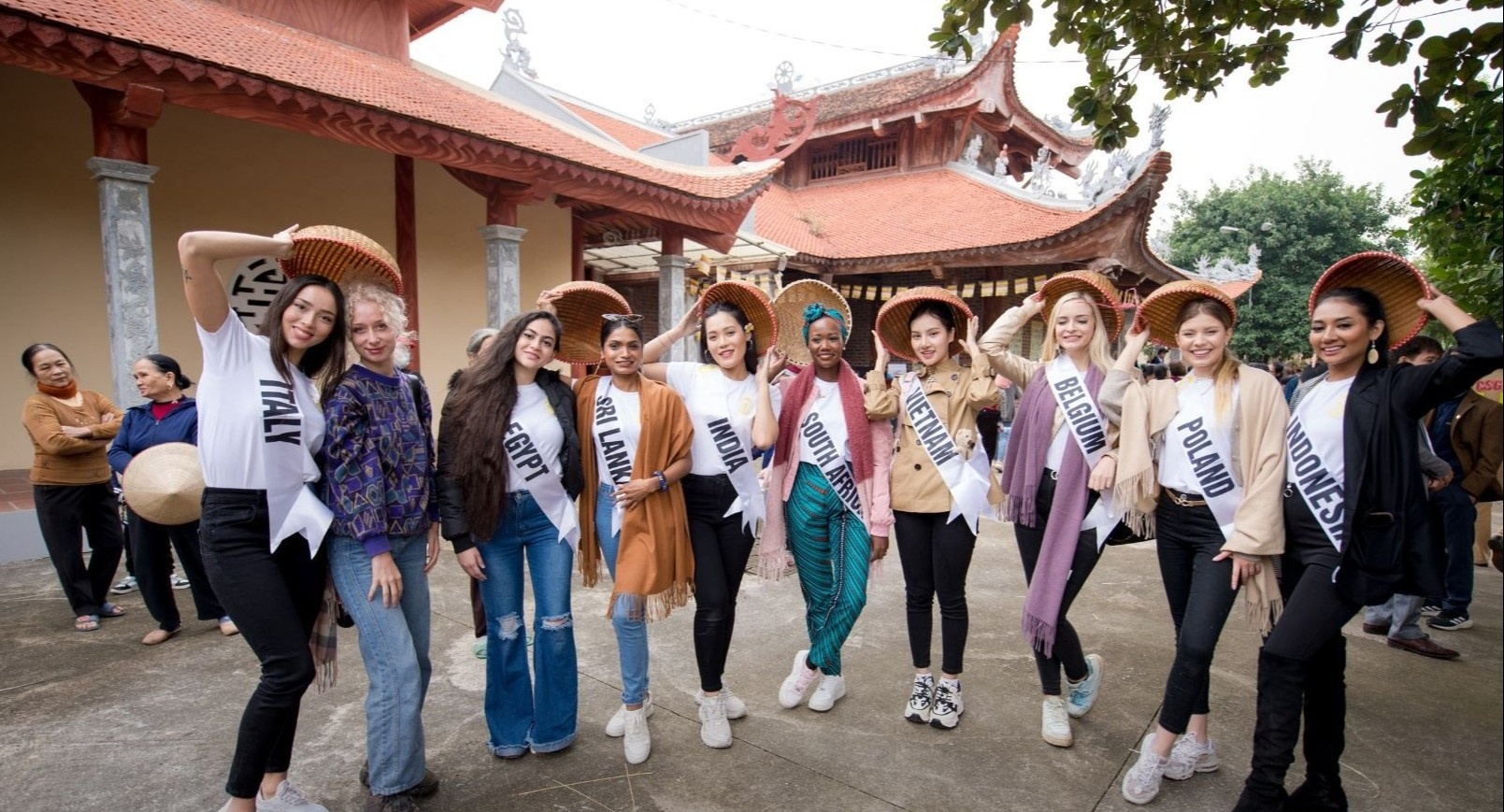 Hoa hau Du lich anh 1