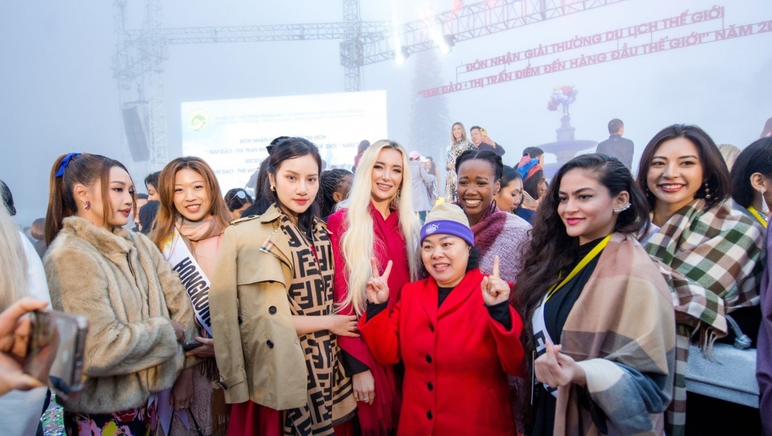 Hoa hau Du lich anh 2