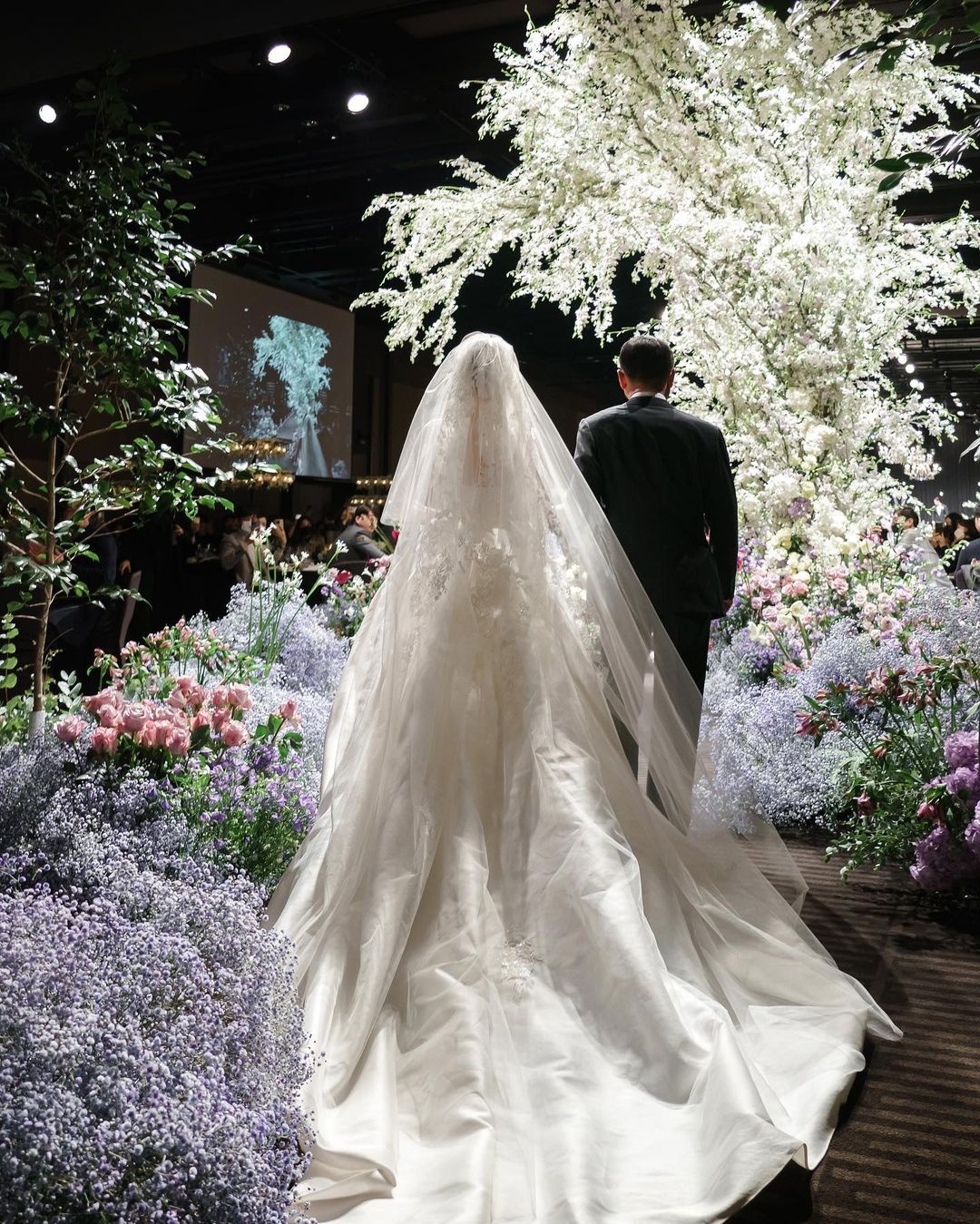 le cuoi Ji Yeon anh 14