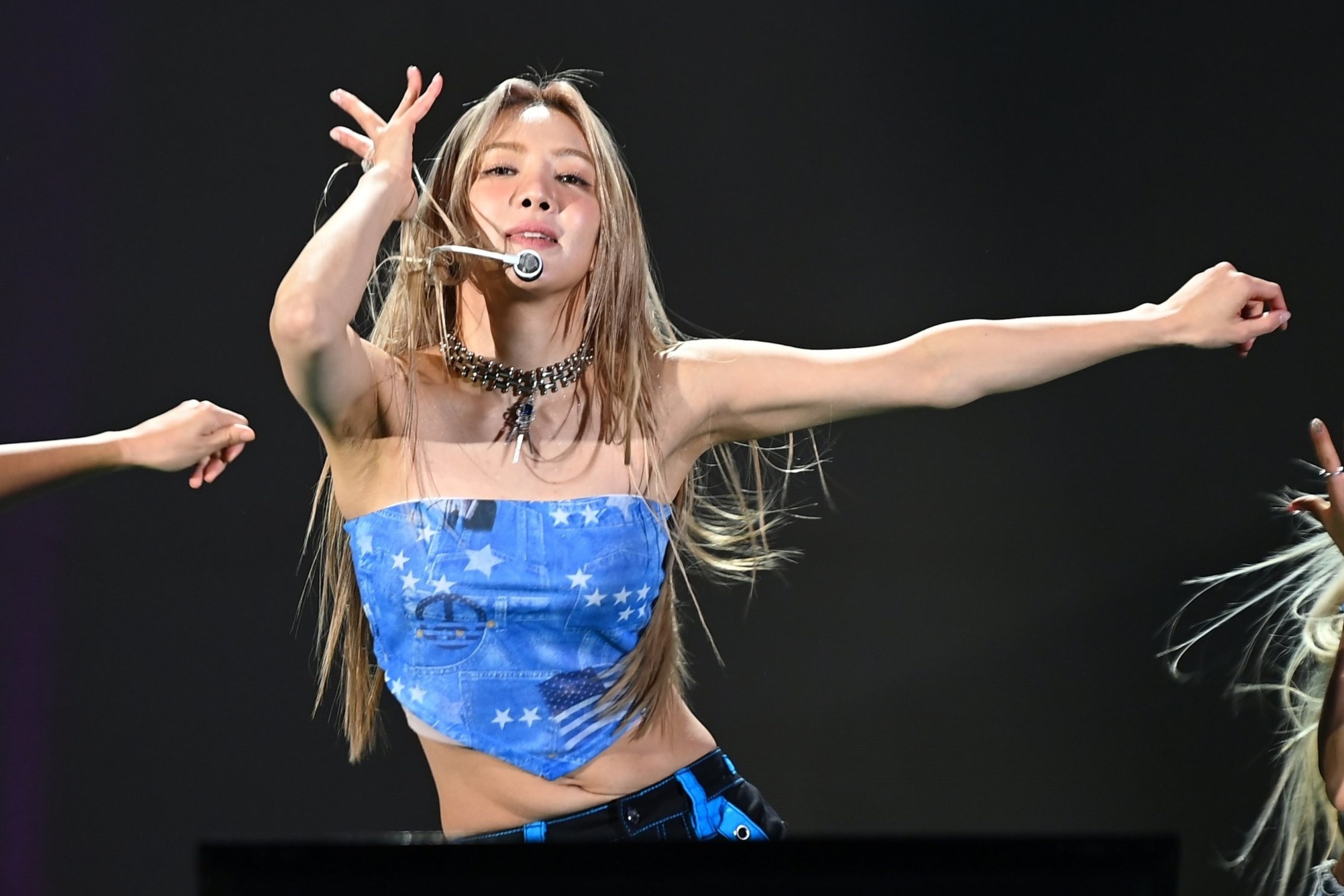 Than tuong nhom SNSD mac goi cam giua thoi tiet lanh gia Ha Noi hinh anh