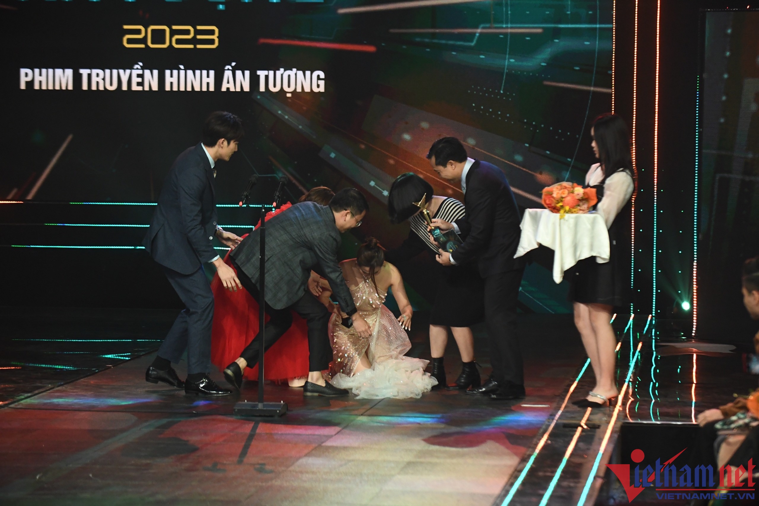 Huyen Lizzie nga anh 2