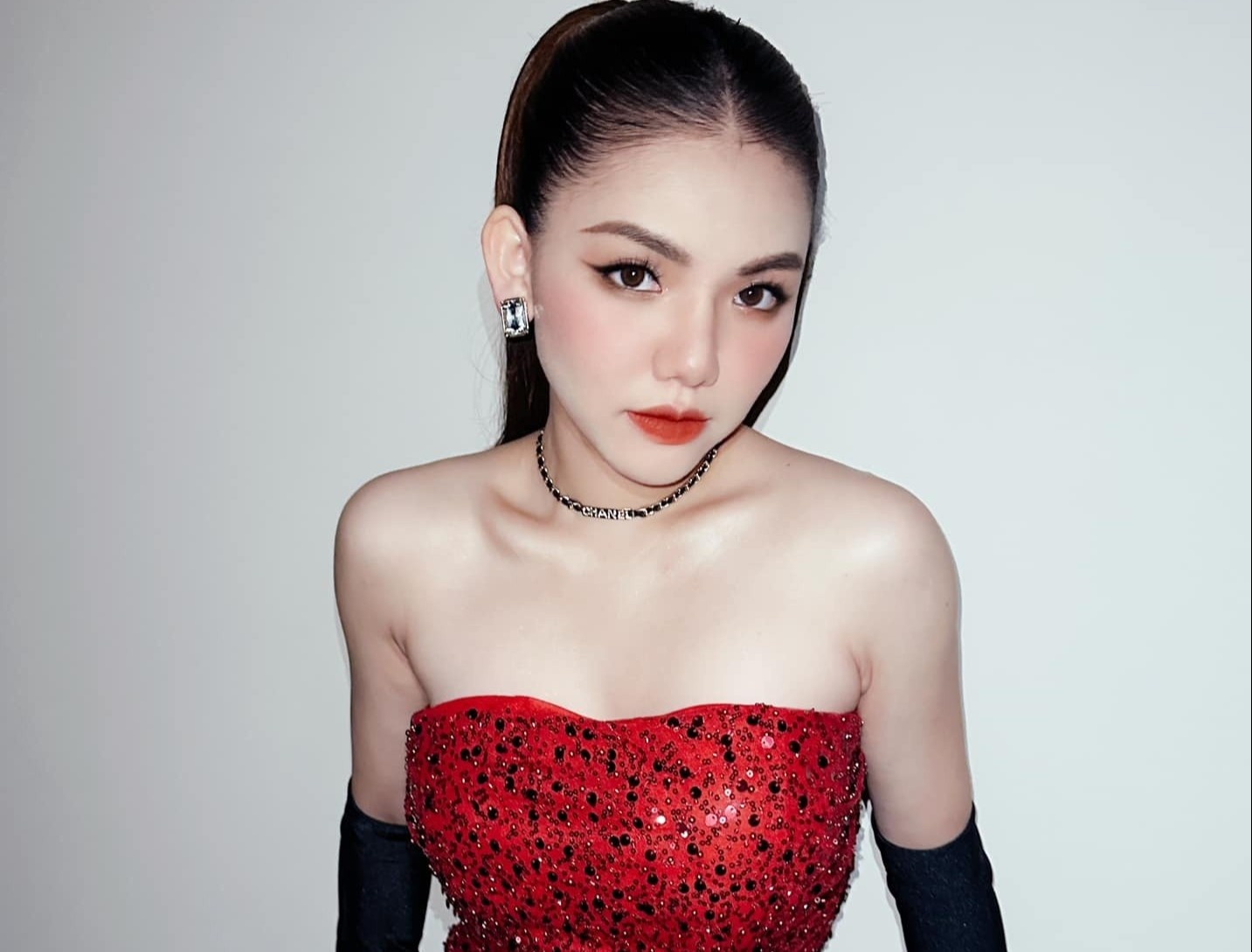 Ly do nhieu ca si Viet chay show xuyen Tet Nguyen dan 2023 hinh anh