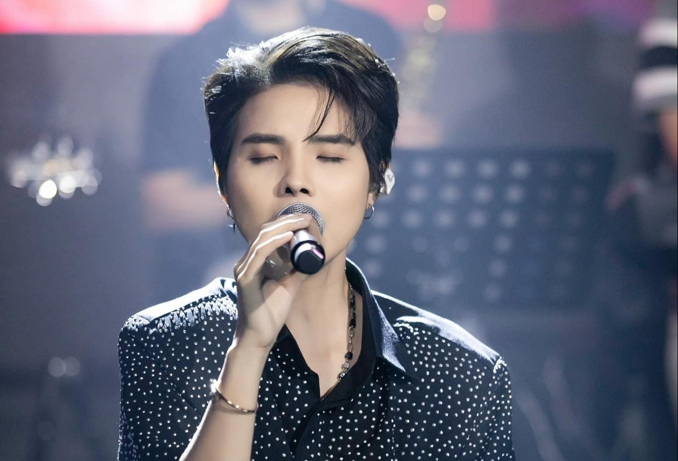 Vu Cat Tuong phan hoi viec giong hat xuong cap hinh anh