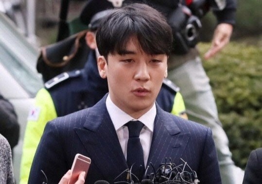 Ban an tinh duc, quay len phu nu khoa than cua Seungri hinh anh