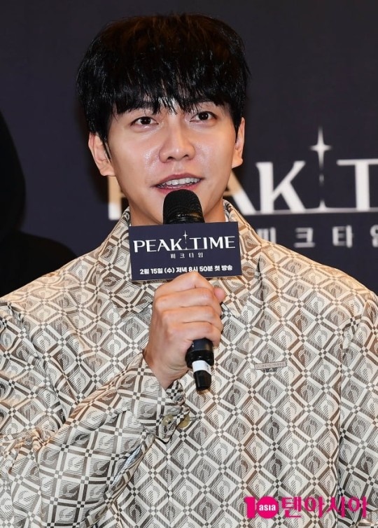 Lee Seung Gi cuoi anh 1