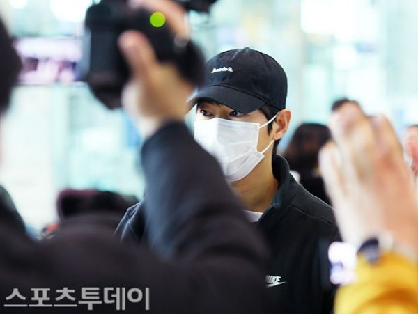 Song Joong Ki ket hon anh 2