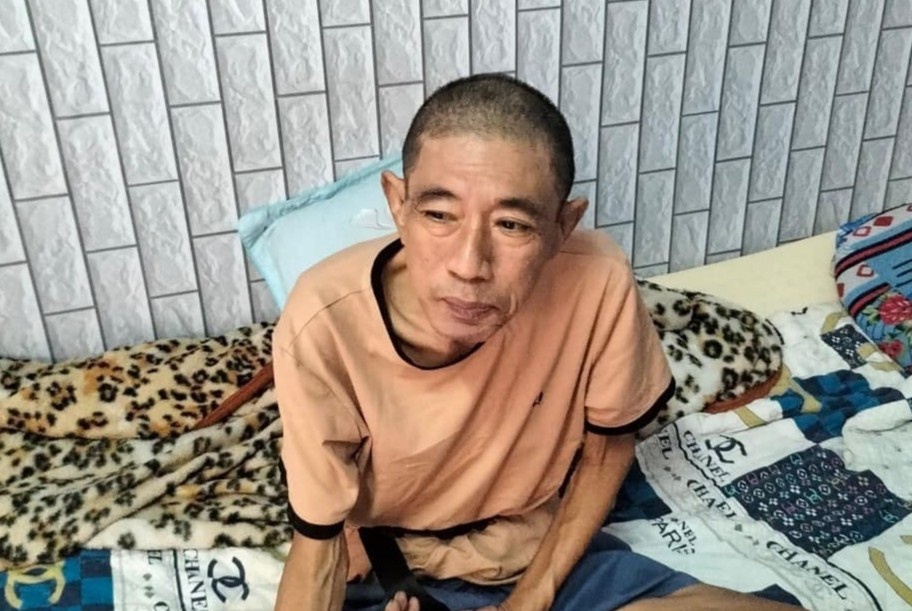 Nhac si 'Ganh hang rong' benh nang, suc khoe yeu hinh anh