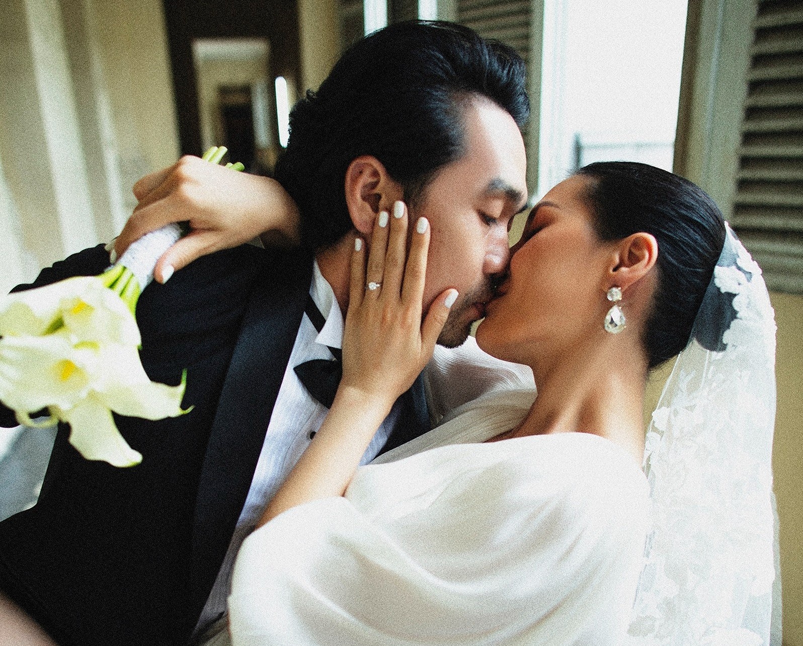 Dien vien Kathy Uyen ket hon hinh anh