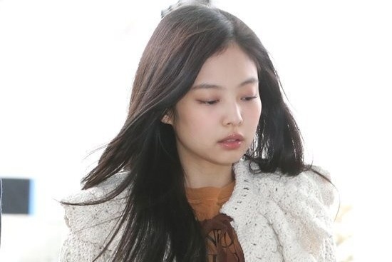 Jennie (BlackPink) bi thuong o mat hinh anh
