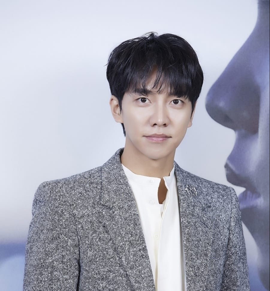 Lee Seung Gi cuoi anh 1