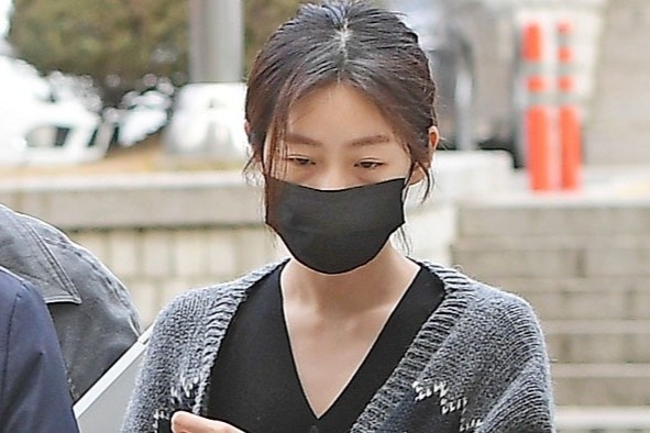 Kim Sae Ron pho phac hau toa hinh anh