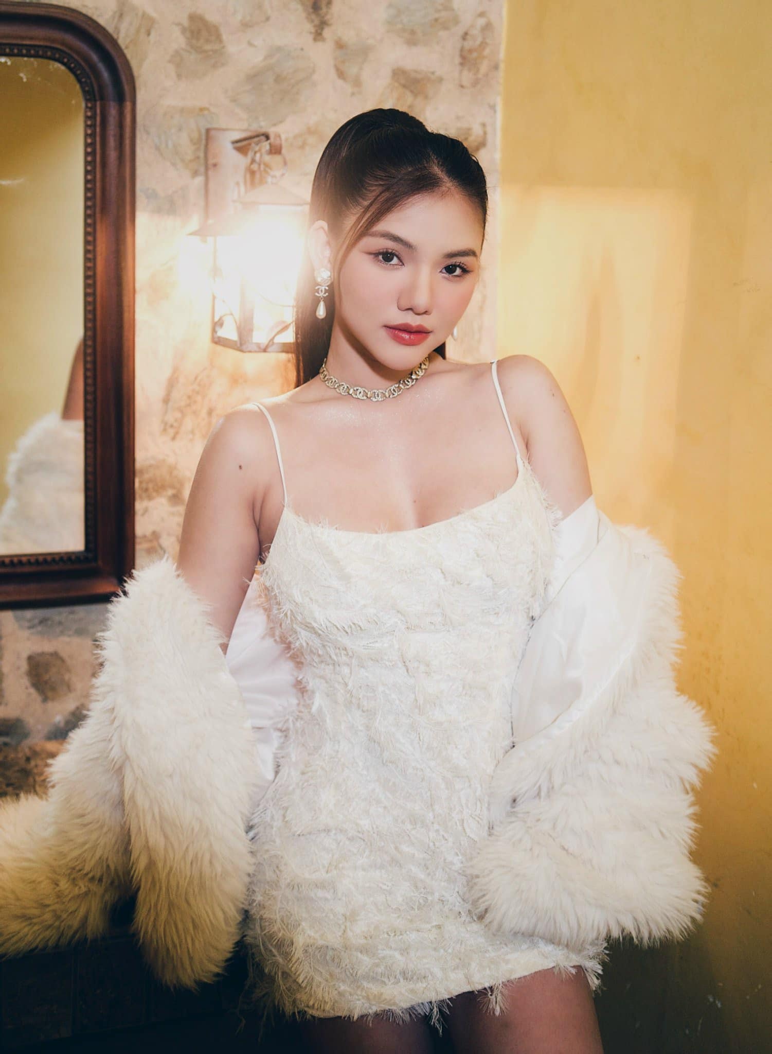 Myra Tran hat kem anh 1