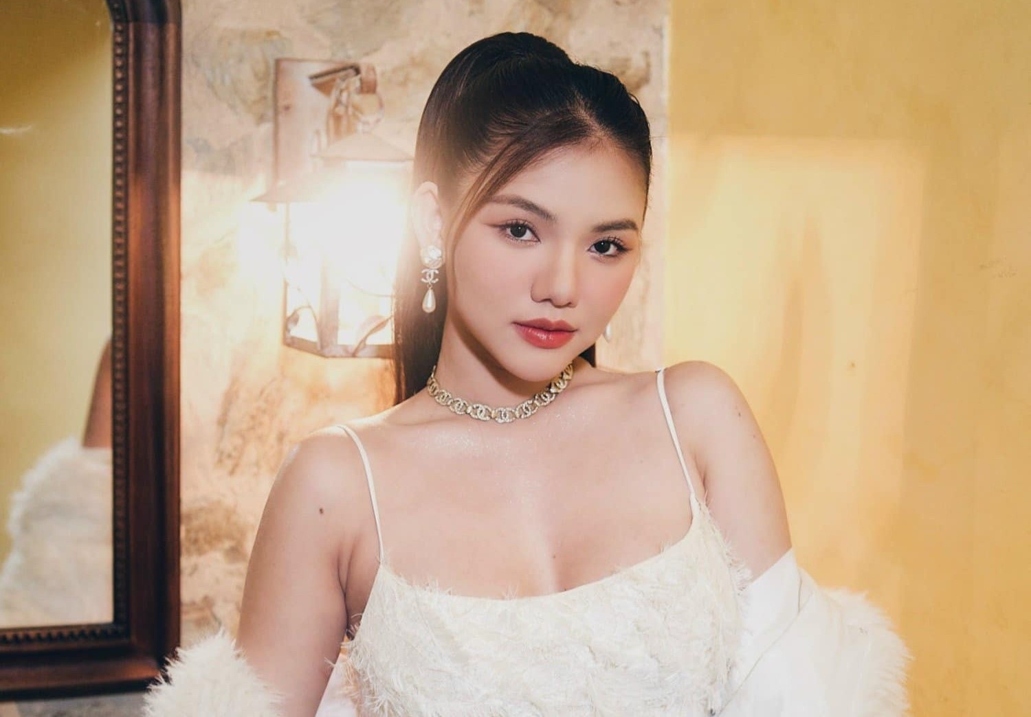 Lady May noi ve viec giong hat bi che xuong cap sau Ca si mat na hinh anh