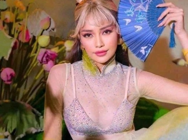 Hoa hau Ngoc Chau bi chi trich vi mac ao dai xuyen thau hinh anh