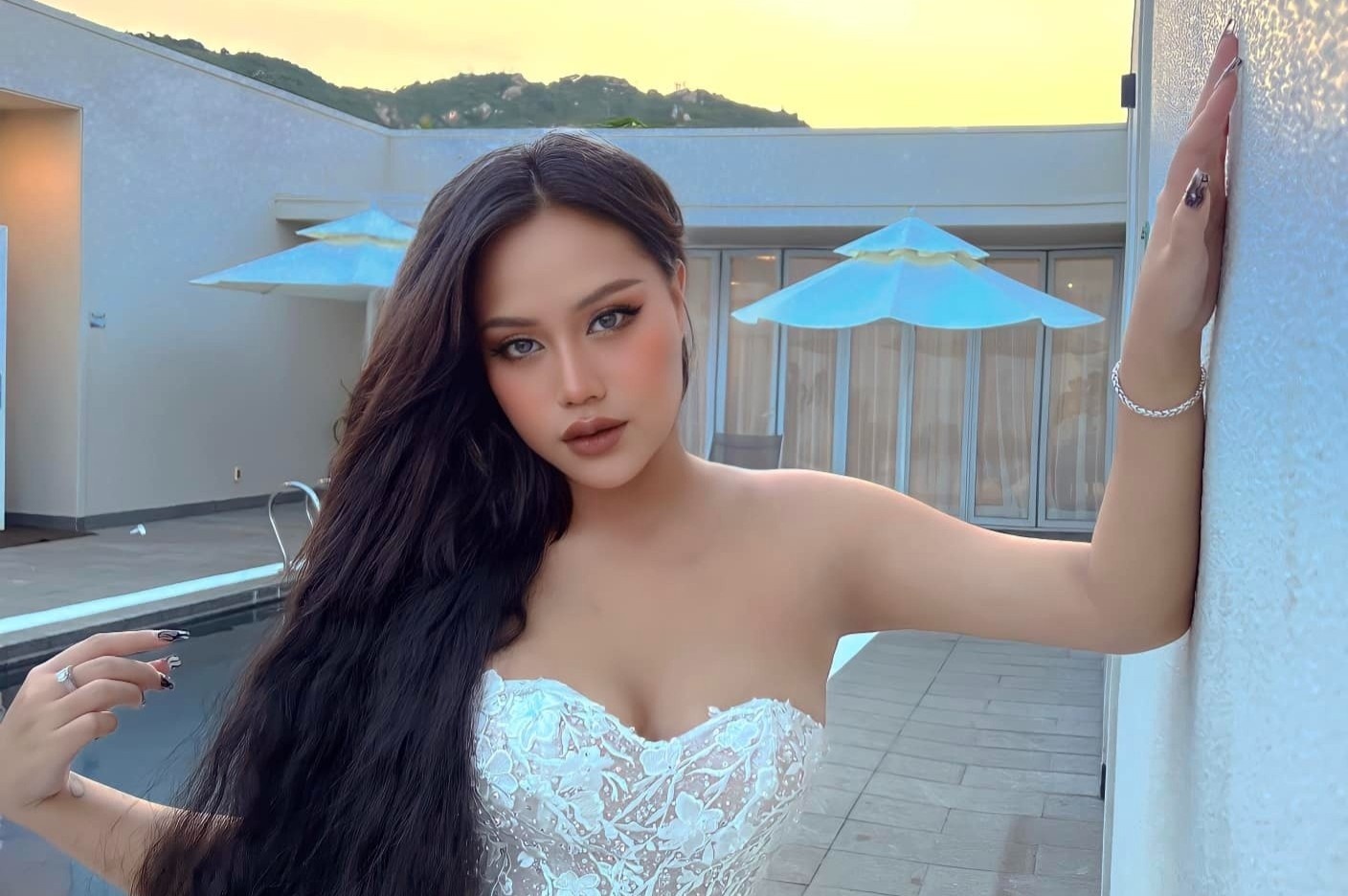 Ca si Sofia len tieng viec dung show dien vi bi miet thi ngoai hinh hinh anh