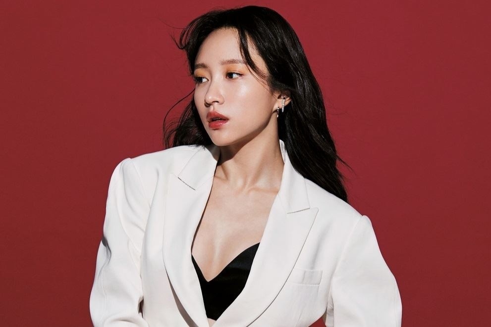 Hani (EXID) lan dau dang anh ben ban trai hon 10 tuoi hinh anh