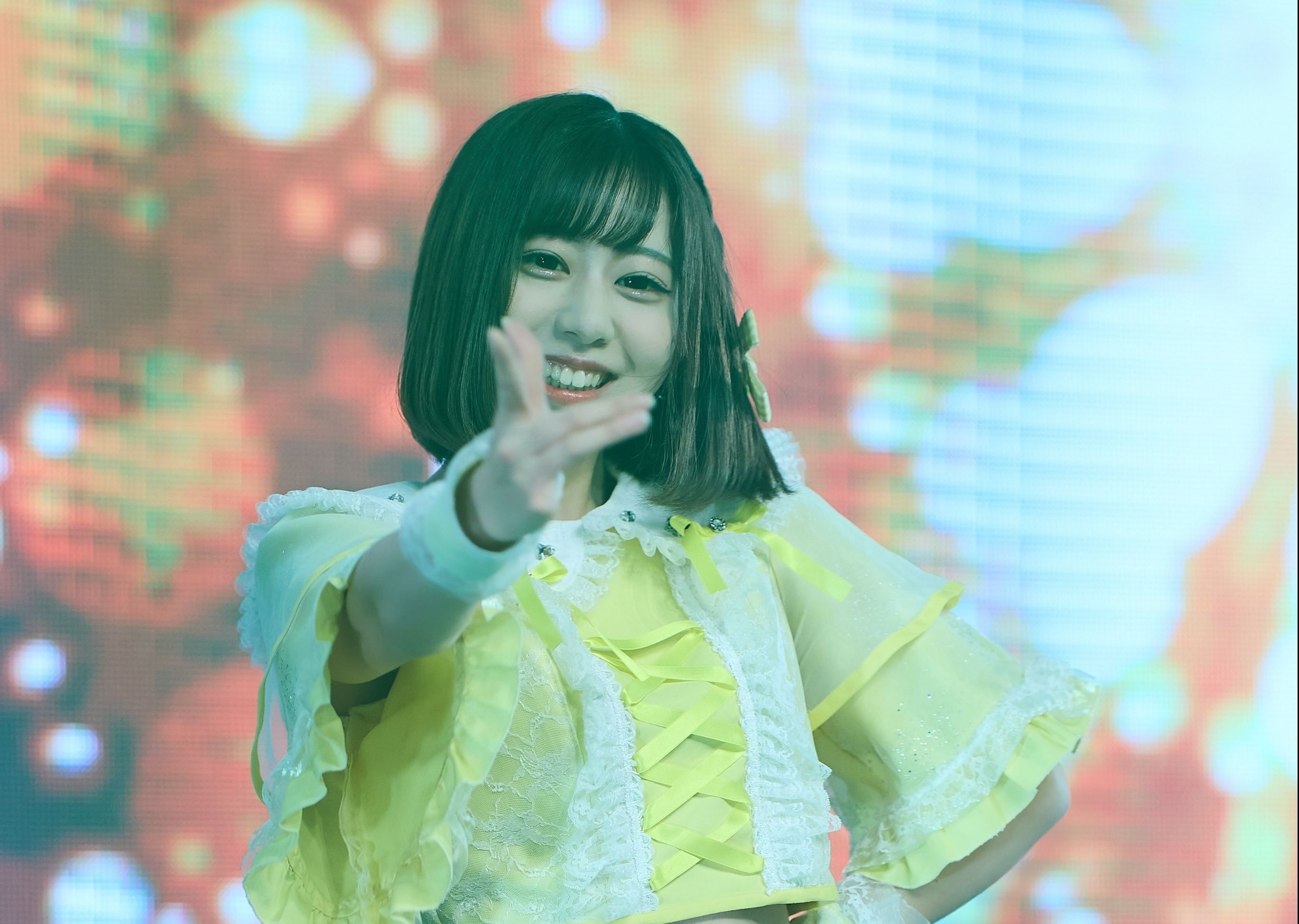 Nu ca si bi duoi khoi nhom sau 4 thang ra mat hinh anh