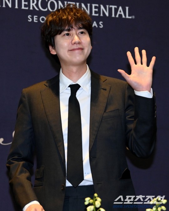 Lee Seung Gi cuoi anh 12