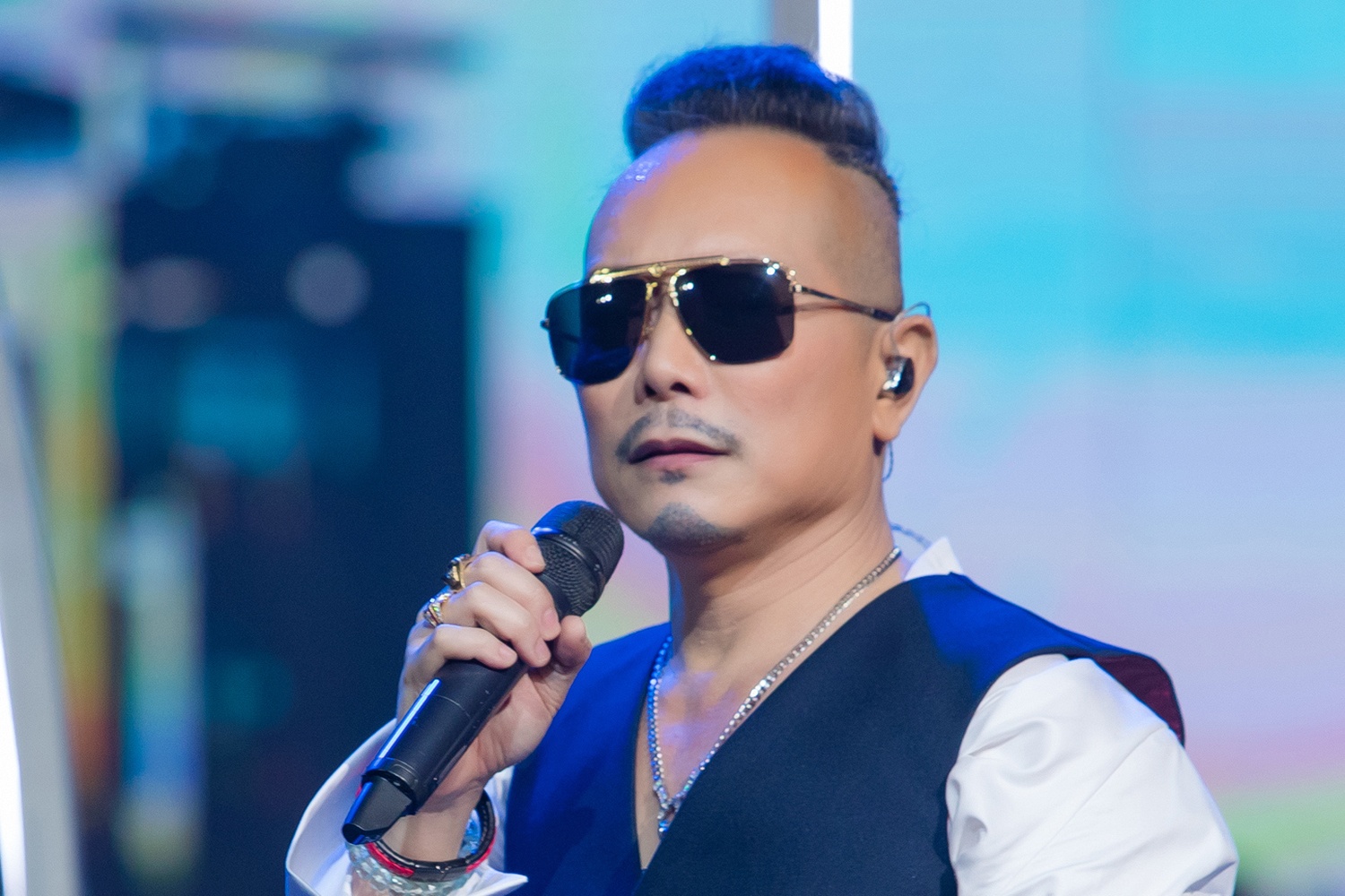 Hai Phong phe binh vu dem nhac ca si Jimmii Nguyen bi dung khan cap hinh anh