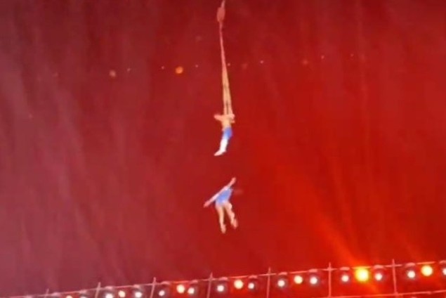 Nu dien vien mua Trung Quoc qua doi sau tiet muc du day o do cao 10 m hinh anh