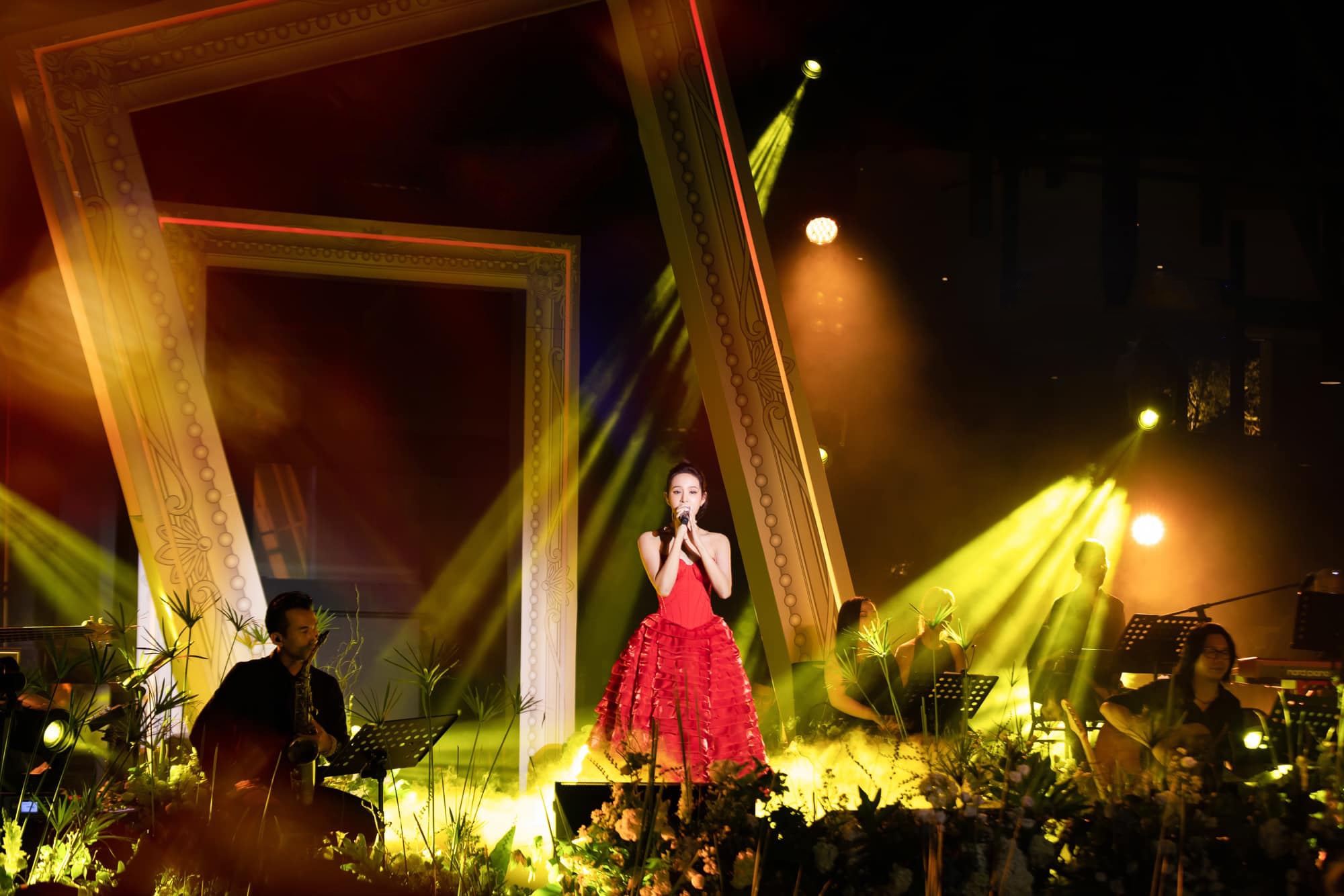 Hien Ho huy show anh 1