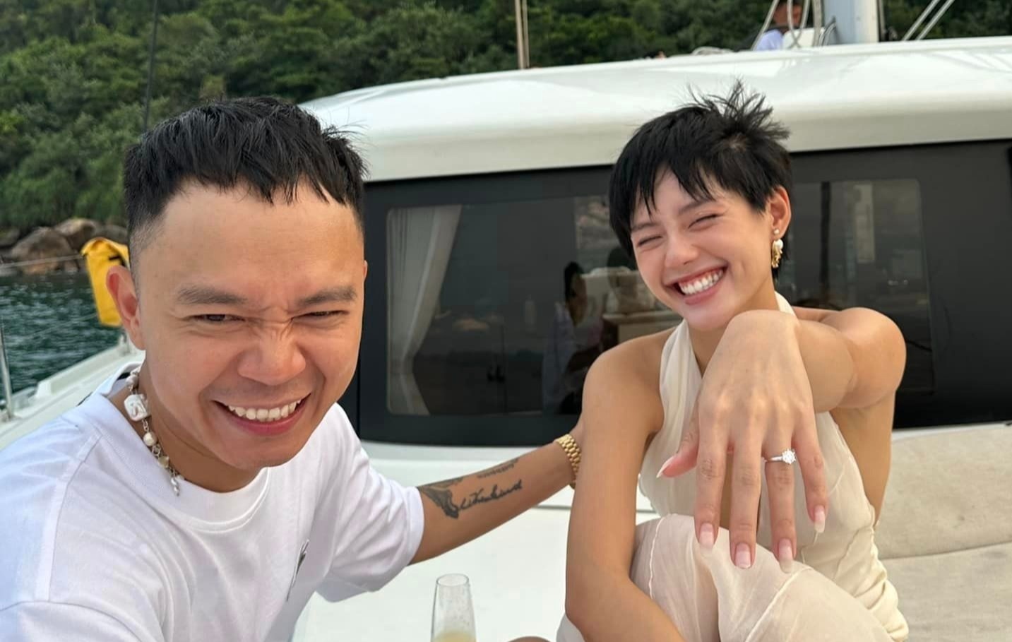 'Co em Trendy' Khanh Linh duoc cau hon hinh anh