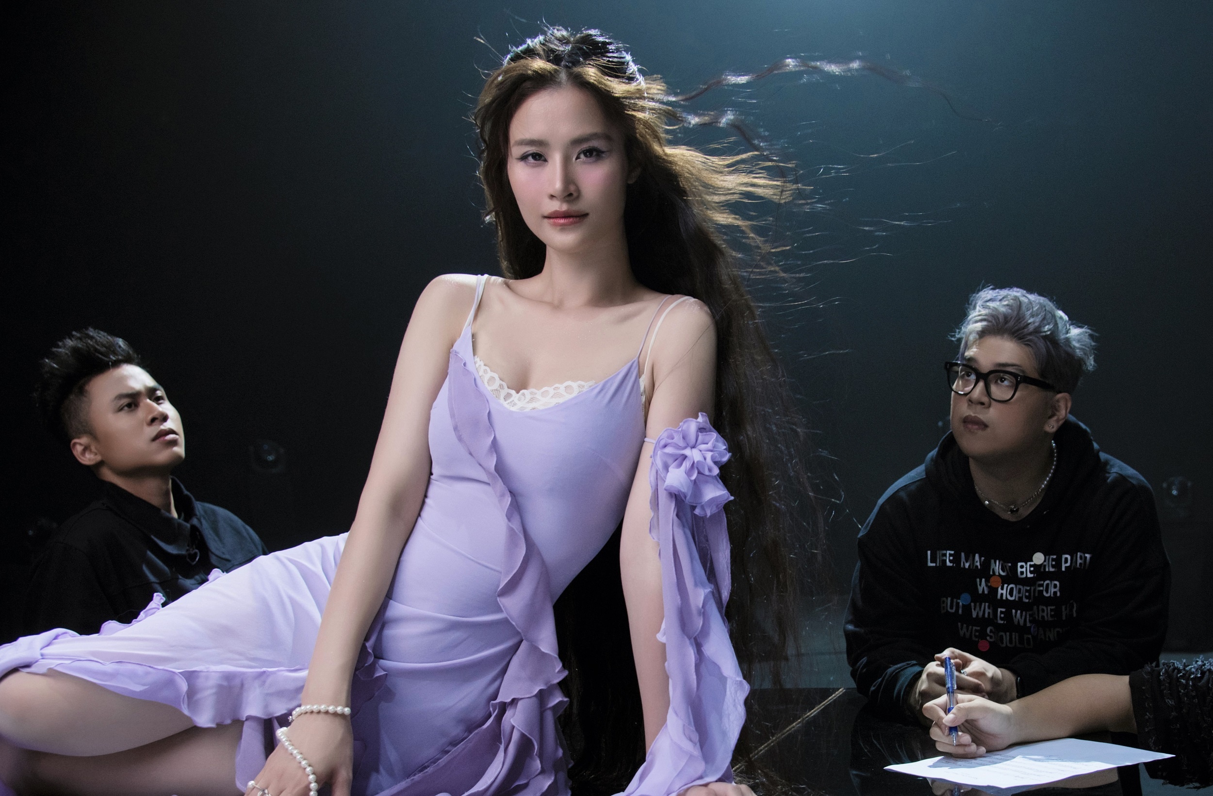 Dong Nhi phan hoi nghi van dao nhac hinh anh