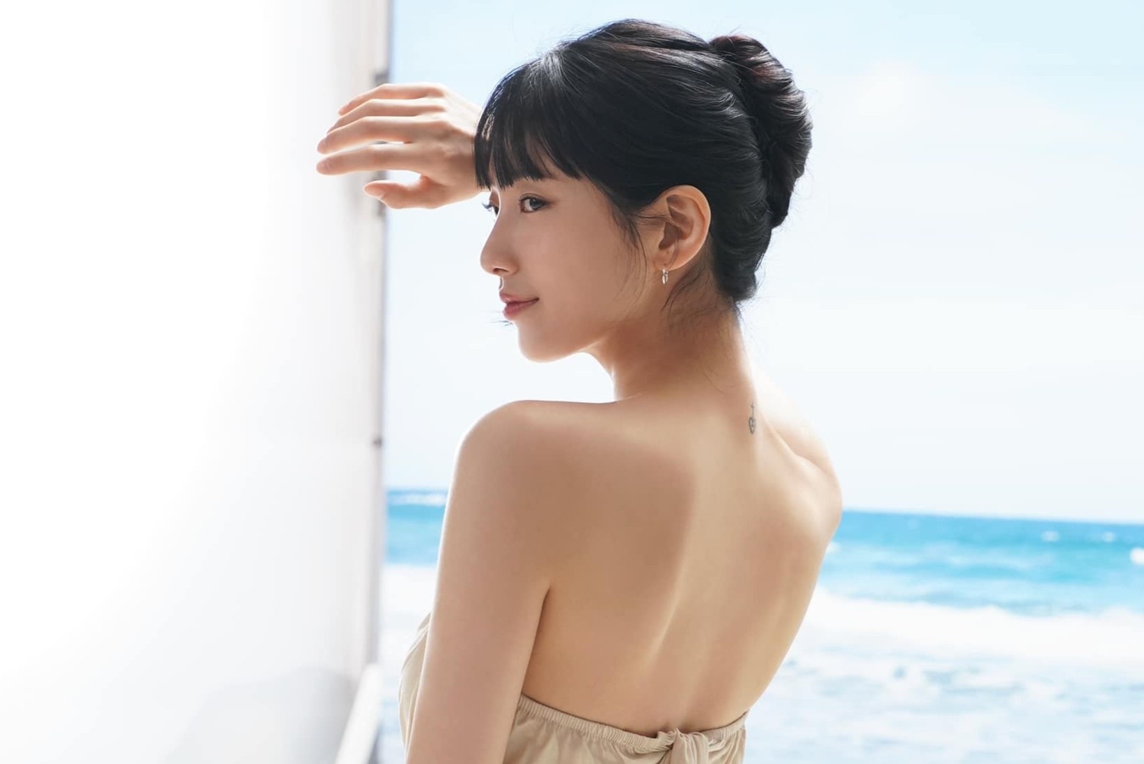 'Tinh dau quoc dan' Suzy khoe thoi trang bra top sang chanh hinh anh