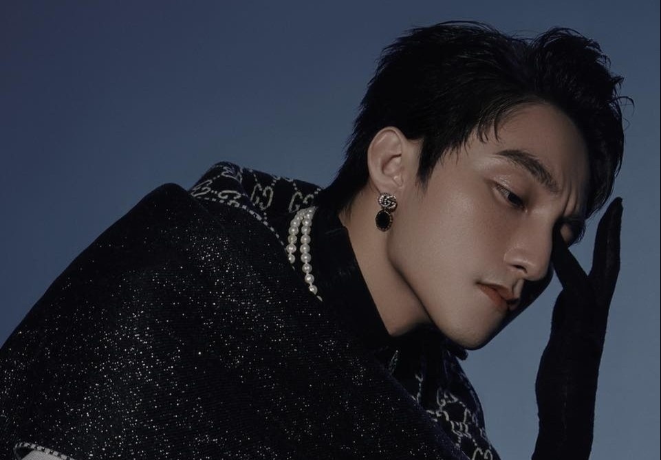 Khan gia khen nhac bai moi nhung che phat am tieng Anh cua Son Tung hinh anh