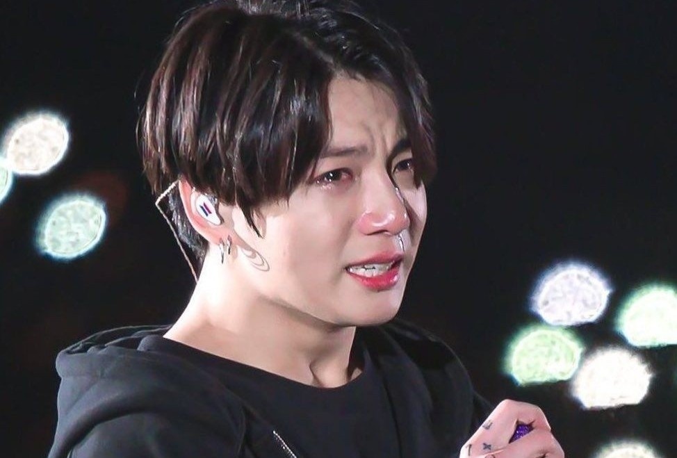 Fan cuong doc hai dang lam kho Jungkook hinh anh