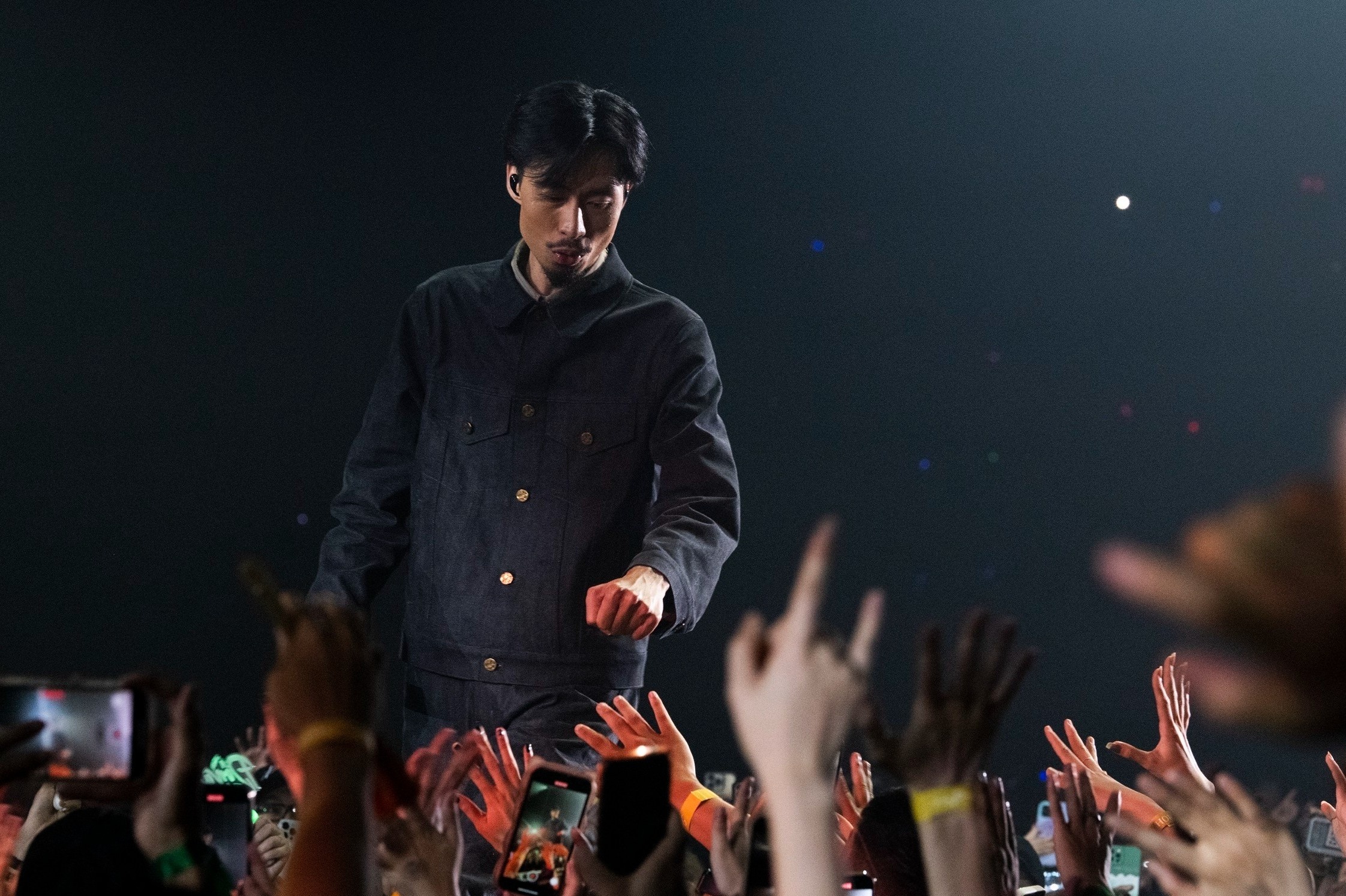 Show cua Den Vau sau nhung tranh cai hinh anh