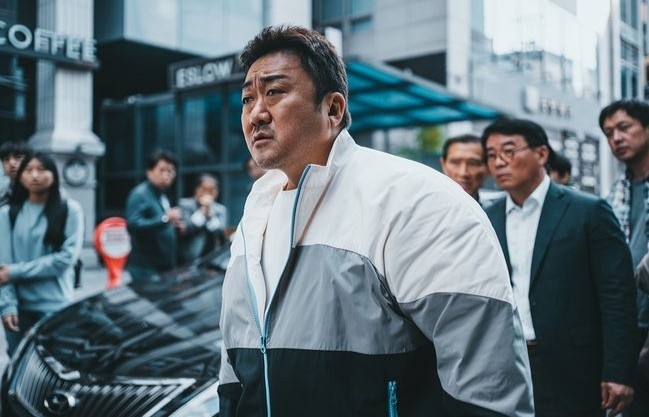 Phim moi cua Ma Dong Seok gay tranh cai hinh anh