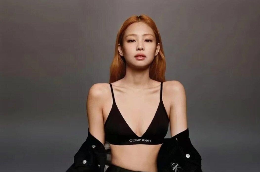Jennie dot ngot dung bieu dien giua dem nhac hinh anh