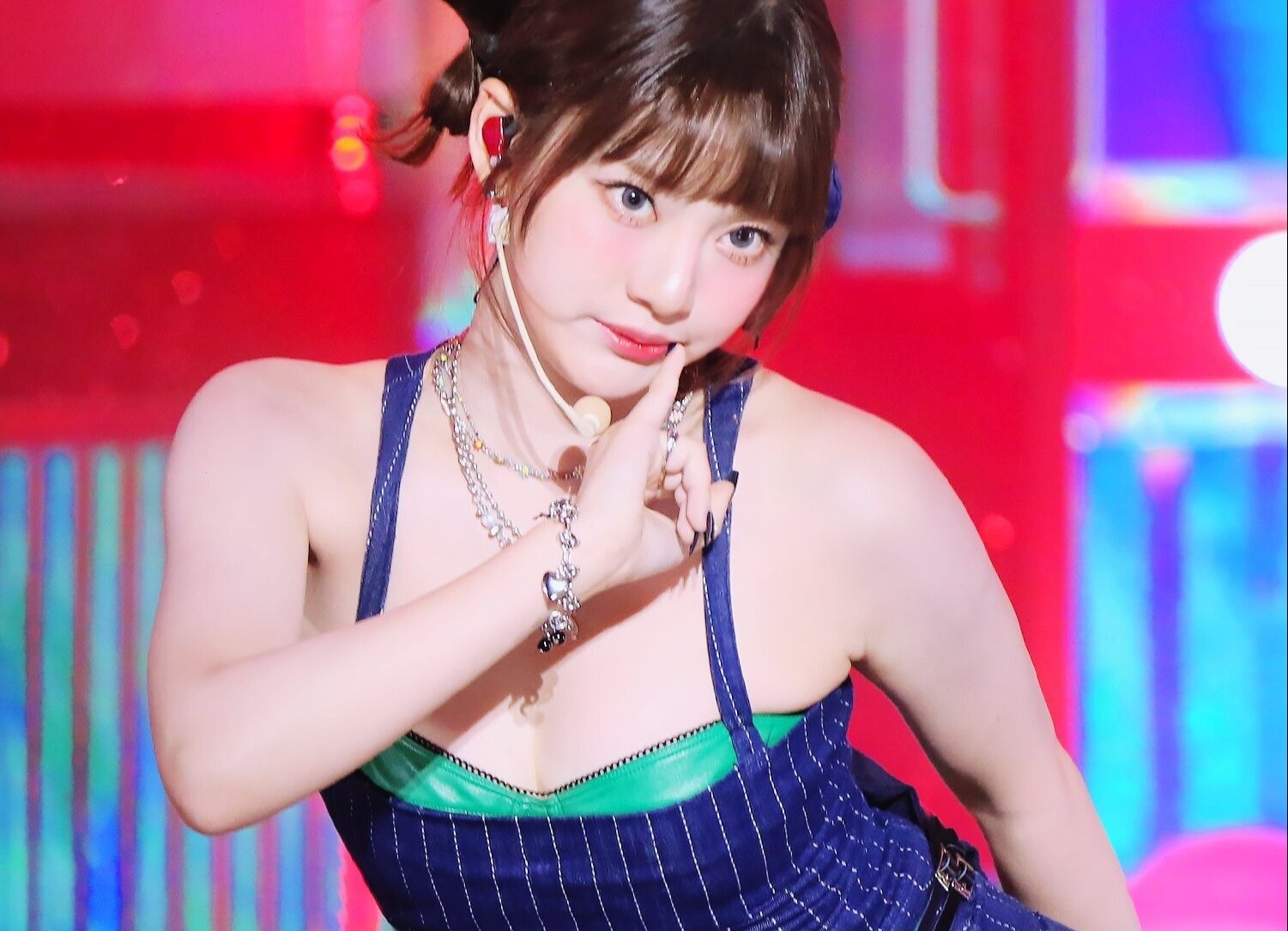 Cuoc canh tranh khoc liet o Kpop hinh anh