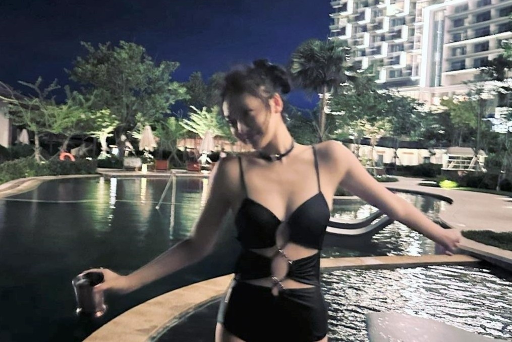 Nu ca si Trung Quoc mac bikini khoe dang o Da Nang hinh anh