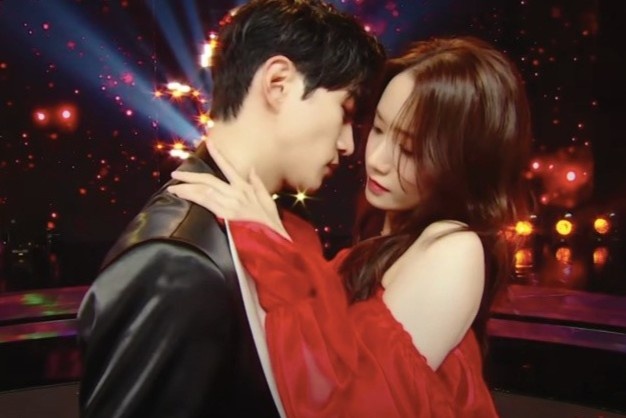 Phim moi cua YoonA, Lee Jun Ho gay tranh cai hinh anh