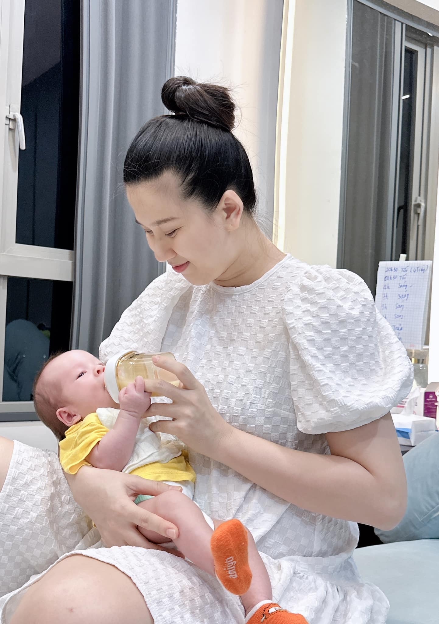 Minh Thao sinh con anh 1