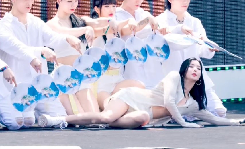 Man trinh dien tao bao cua Kwon Eun Bi hinh anh