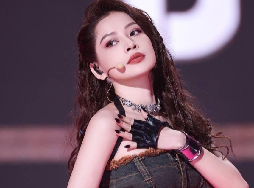 Chi Pu thang hang, vuot nhieu sao Trung Quoc sau tiet muc goi cam hinh anh