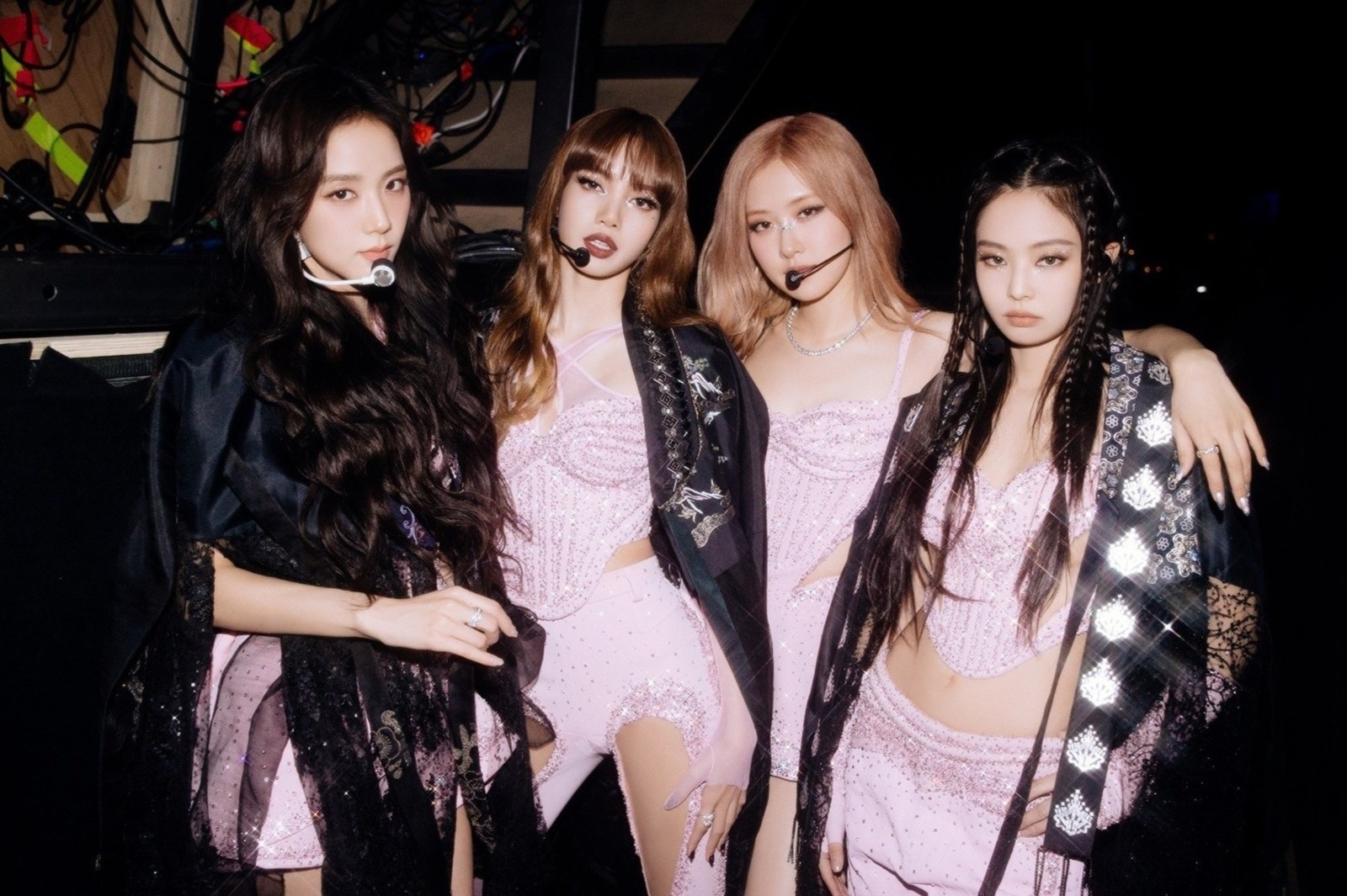 Cach BlackPink kiem hang chuc trieu USD hinh anh