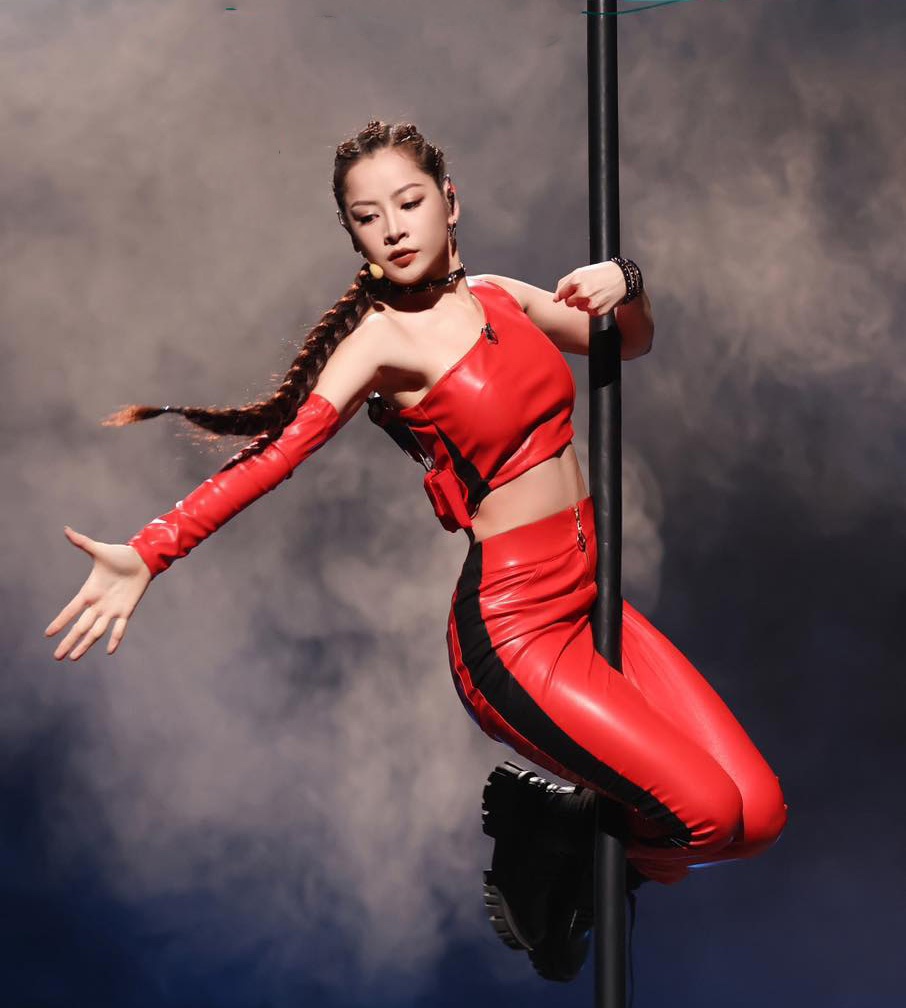 Chi Pu mua cot anh 2