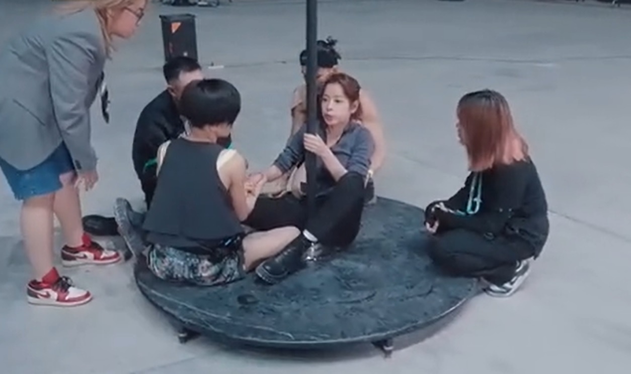 Chi Pu mua cot anh 1