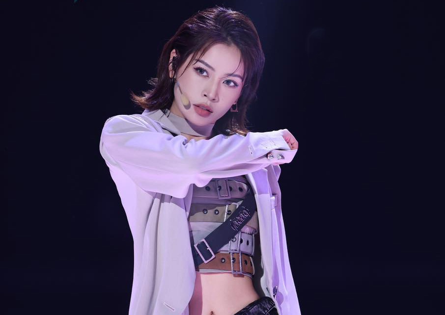 Chi Pu thuc hien vu dao goi cam hinh anh