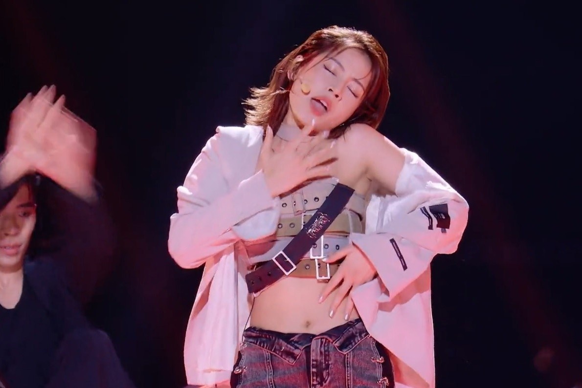 Chi Pu bieu dien goi cam khien dan sao Trung ho het hinh anh