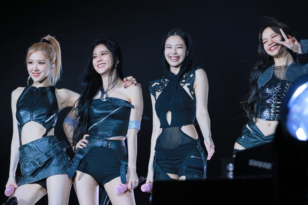 Nao loan viec ban lai ve concert BlackPink o Ha Noi hinh anh